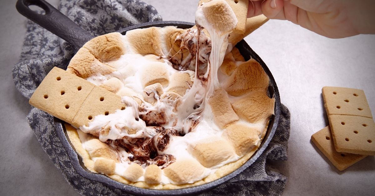 Easy S'mores Dip: Campfire Taste, No Flame Needed